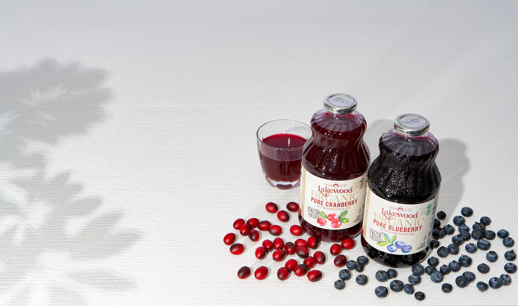 thumbnail image 2 of LAKEWOOD Organic Pure Cranberry Juice 946ML X1 Exp:1/2027 Fresh Pressed 有机蔓越莓果汁 I.180104841 2 of 13